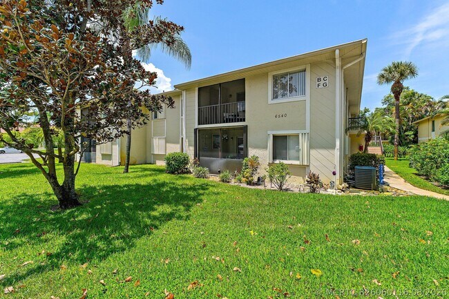 Foto del edificio - 6540 Chasewood Dr