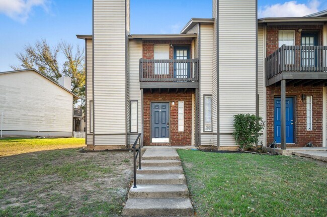 Foto del edificio - River Crossing Townhomes - Near New Apitheter / Downtown  2 Bed 2 1/2 Bath - W/D - Pool - $1395 **
