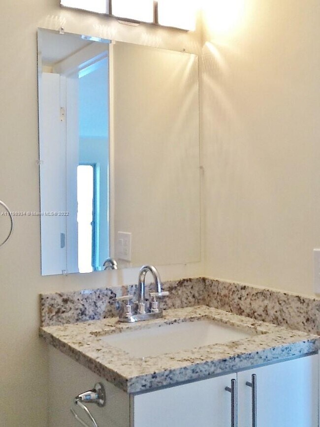 Foto del edificio - 4803 NW 7th St