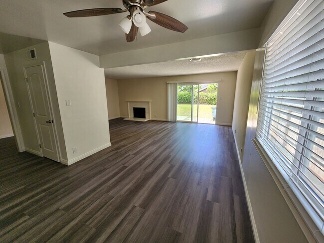 Foto del edificio - Newly Remodeled 3-Bedroom, 2-Bathroom Home for Rent – Los Alamitos