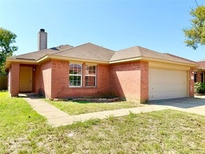 Building Photo - 2135 Van Zandt Dr