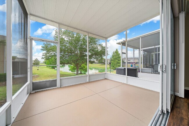 Foto del edificio - Corner Unit ~ Lake View ~ Maintenance Free...