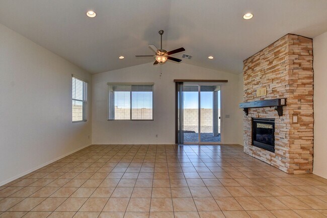 Foto del edificio - 2 bedroom, 2 bathroom home  in Saddlewood
