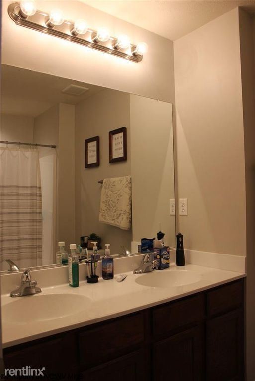 Building Photo - 3 br, 2.5 bath Townhome - 227 Raven Run