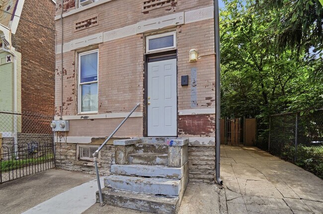 Building Photo - 2238 Flora St