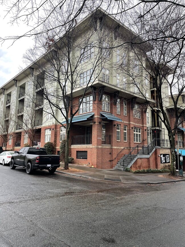 Foto del edificio - 1101 W 1st St