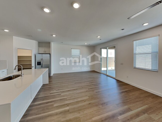Foto del edificio - 9561 E Harkes Dr