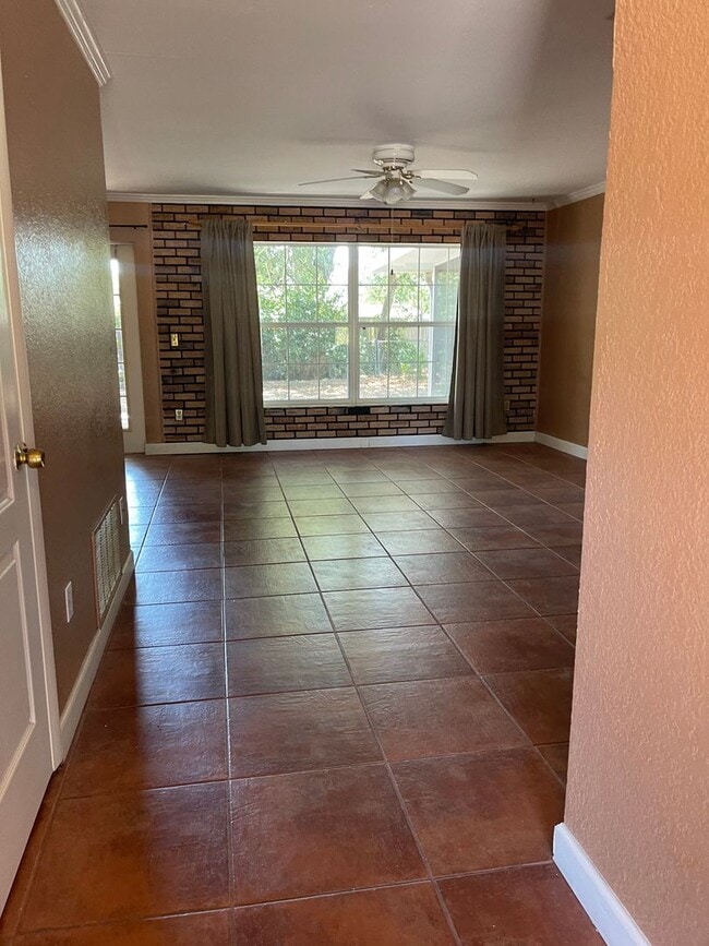 Building Photo - Charming 3 Bed / 2 Bath Home in Winter Spr...