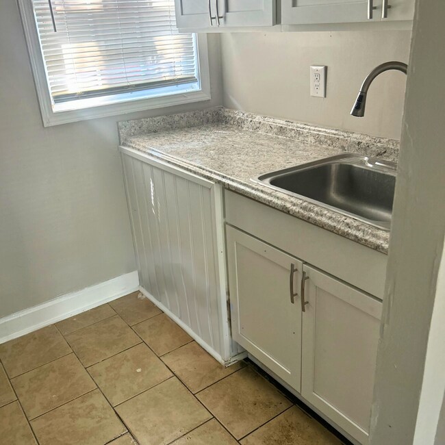 Foto del edificio - Freshly Renovated 2-Bedroom apartment! - H...