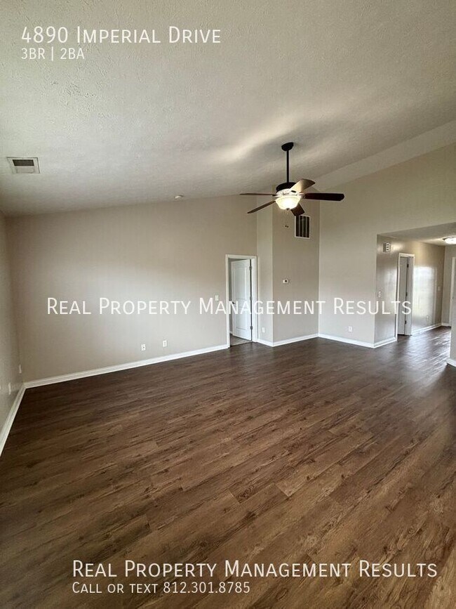 Foto del edificio - 4890 Imperial Dr