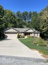 Building Photo - 40 Brooks Ln