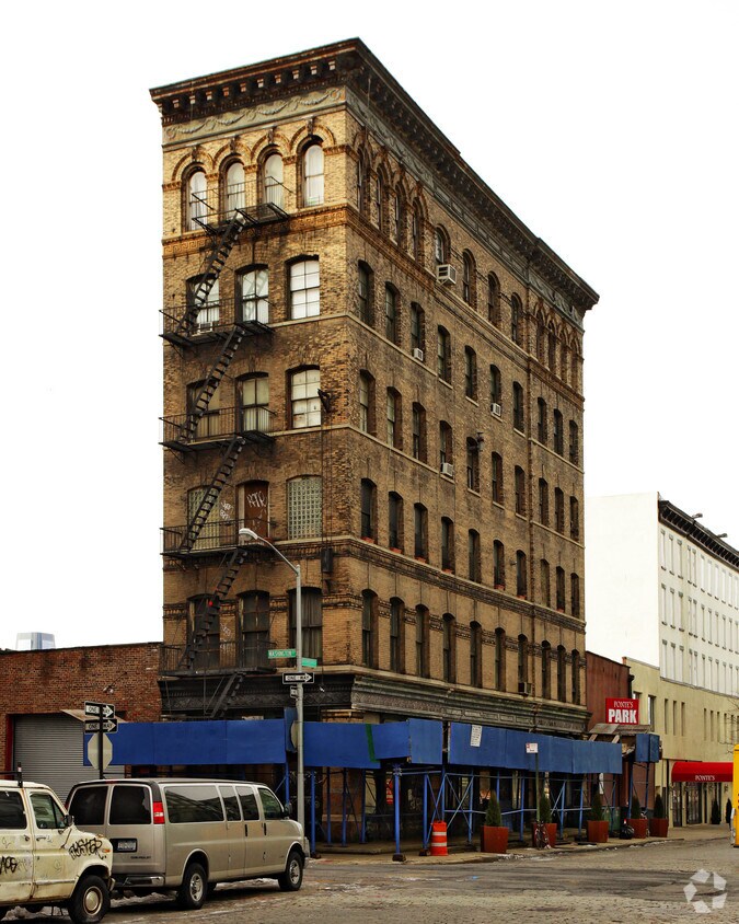 Primary Photo - 440 Washington St