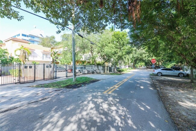 Foto del edificio - 2947 Coconut Ave