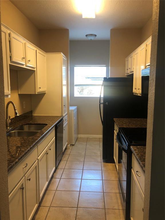 Building Photo - 2323 Fairwind Dr