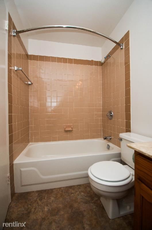 Foto principal - 107 W Chestnut St