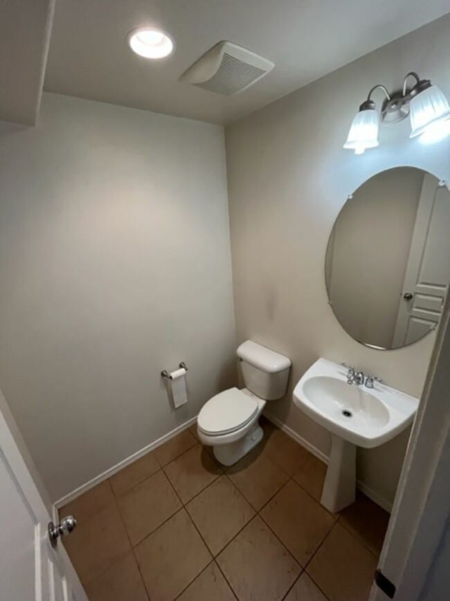 Building Photo - 3591 Sacramento Dr