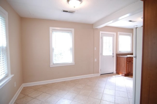 Building Photo - 2946 Primrose Cir