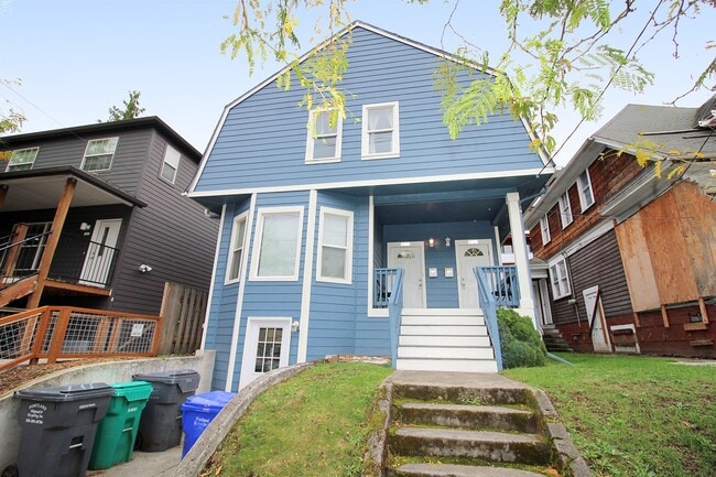 Building Photo - 4030-4030 NE Garfield Ave.