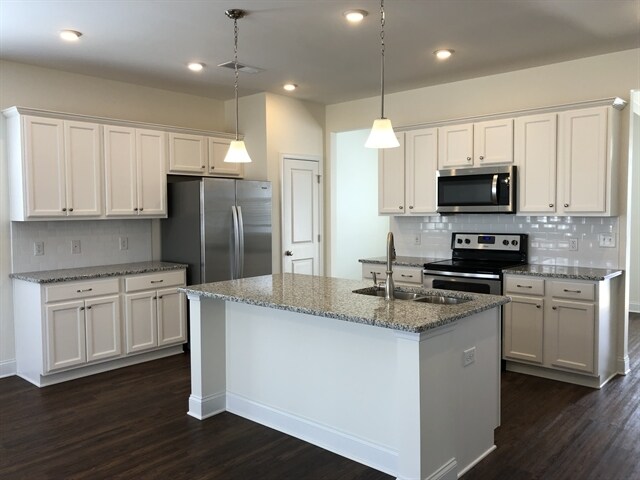 Foto del edificio - 160 Gregory Dr