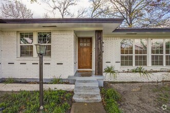 Building Photo - 2222 Springhill Dr
