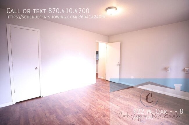 Building Photo - First month move in special $450!!   2 bed...