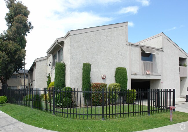 Foto del edificio - 1201 Blossom Hill Apartments