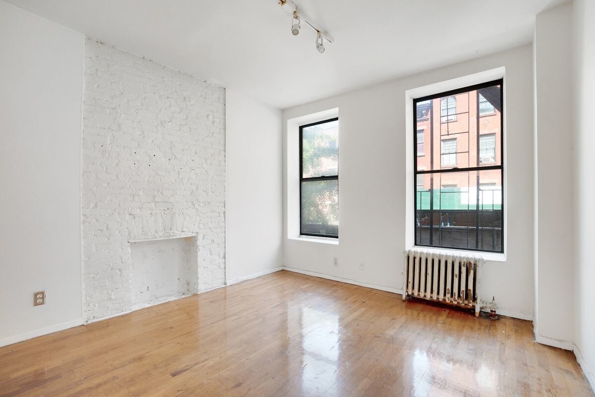 Primary Photo - 359 W 47th St