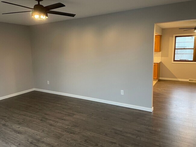 Foto del edificio - 3 Bed 1.5 Bath home **Available May***