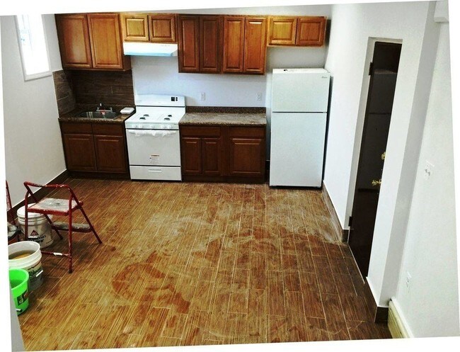 Building Photo - 716 Morris Park Ave