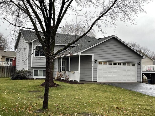 Building Photo - 10921 Jersey Ct N