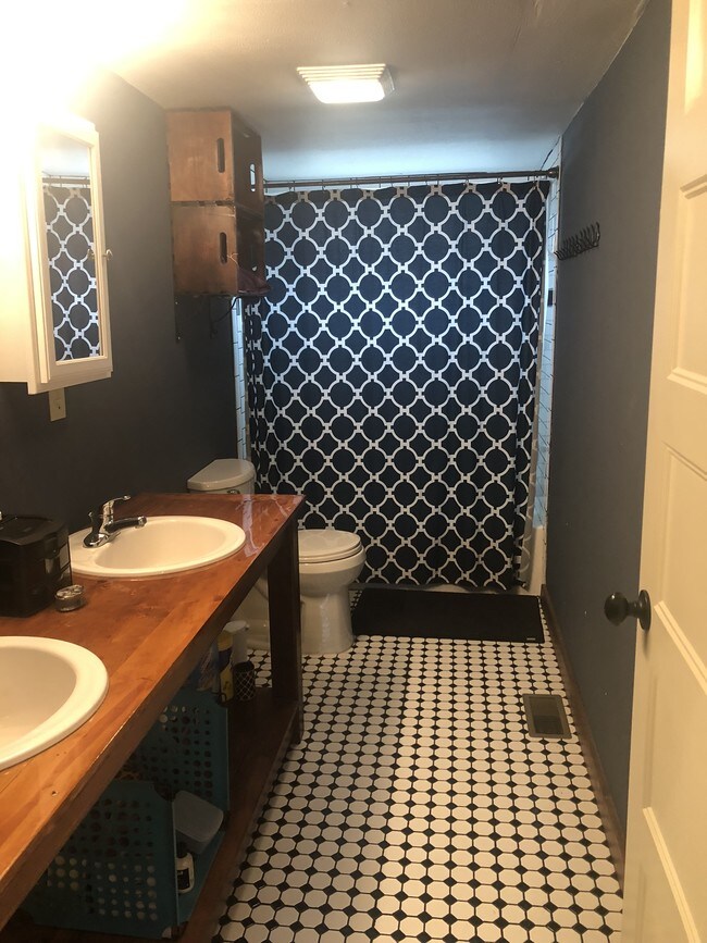 Building Photo - 229 S Duncan St