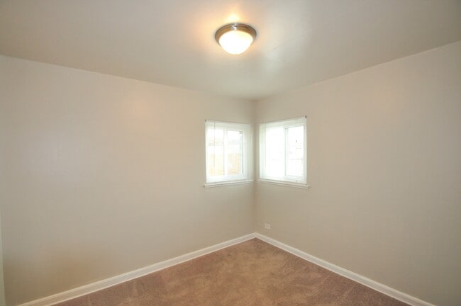 Building Photo - 2525 Olive St