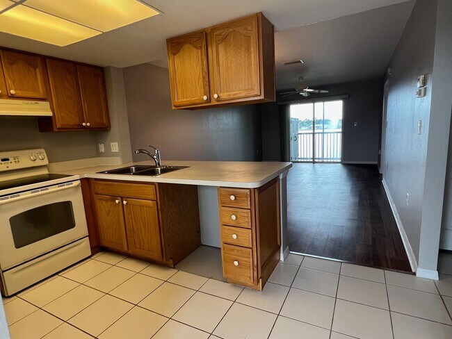 Foto del edificio - 2 br, 2 bath House - 25275 Rampart Blvd #306
