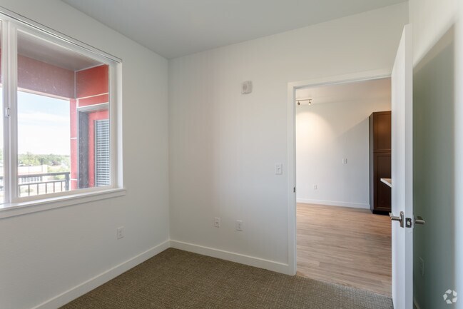 1HAB, 1BA - 615 ft² - Crossing Pointe North - Age 62+ Living