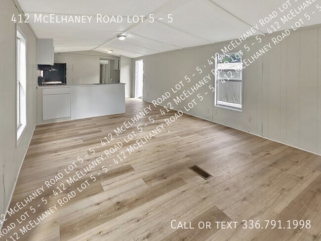 Foto del edificio - 412 McElhaney Rd