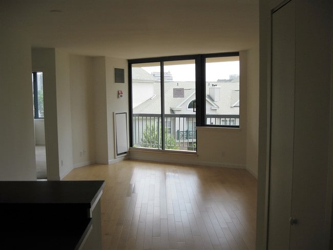 Living room - 25 Forest St
