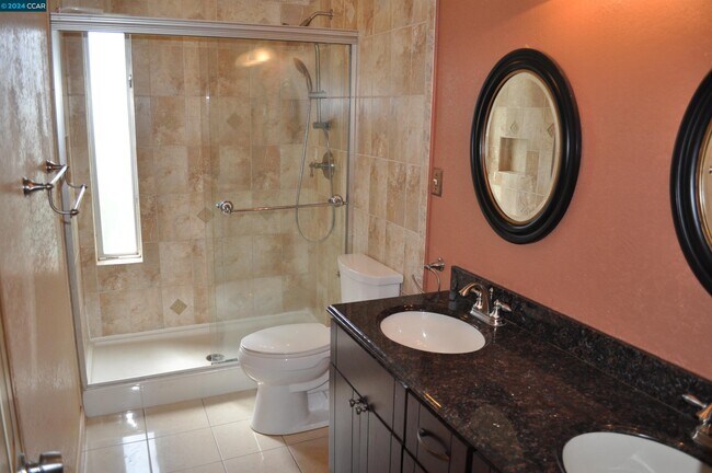 Building Photo - 2083 Ascot Dr