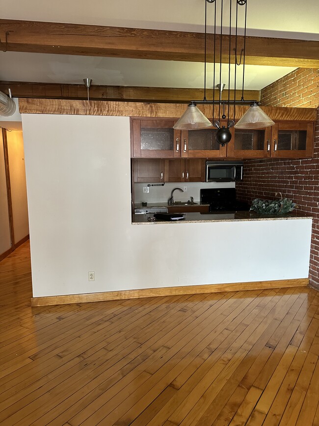 Building Photo - 122 Chestnut St