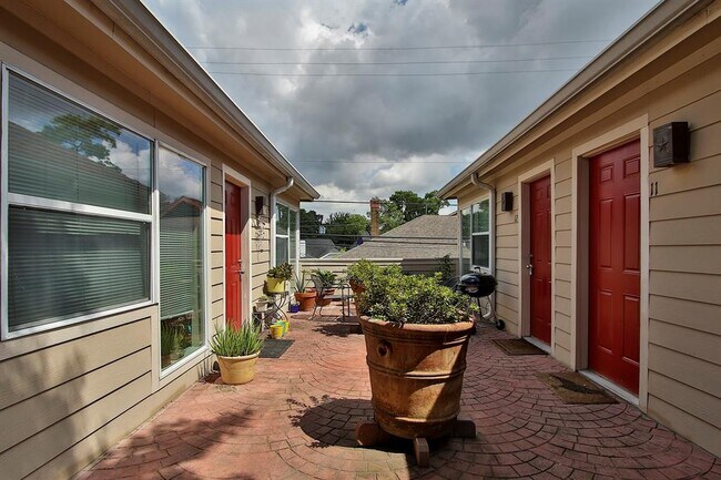 Building Photo - 1420 Hawthorne St