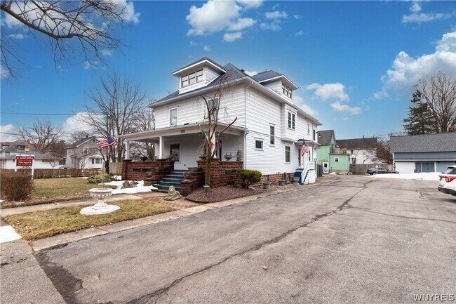 Foto del edificio - 319 Wheatfield St