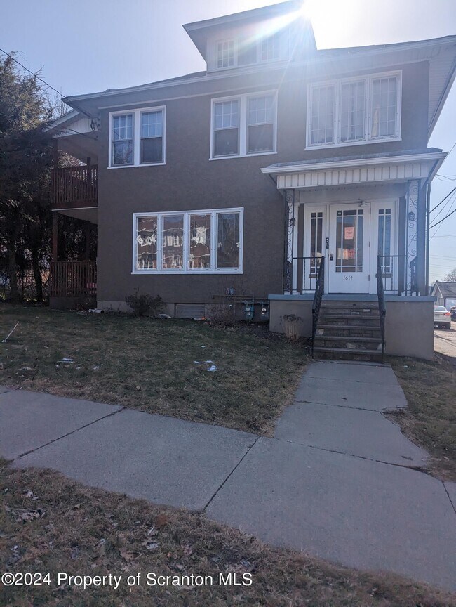 Building Photo - 1614 Linden St