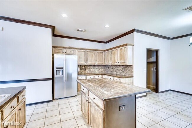 Building Photo - 5 br, 2.5 bath House - 25233 Battle Lake UNIT