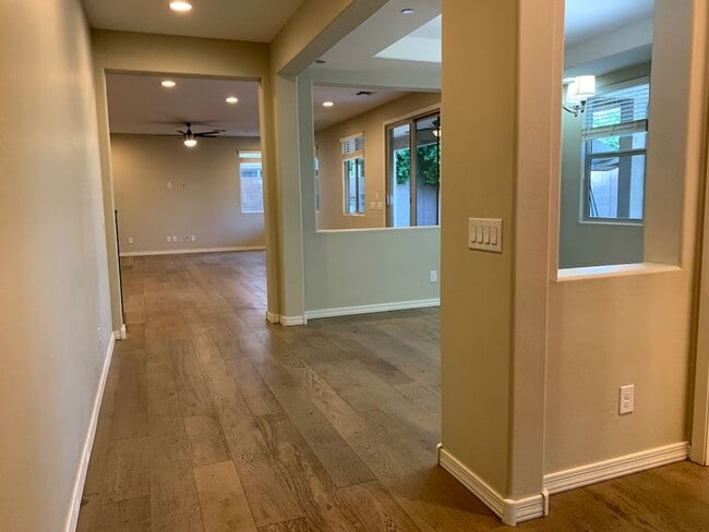 Building Photo - 4 BEDROOM PLUS LOFT, BUILT IN BBQ WITH COMMUNITY POOL