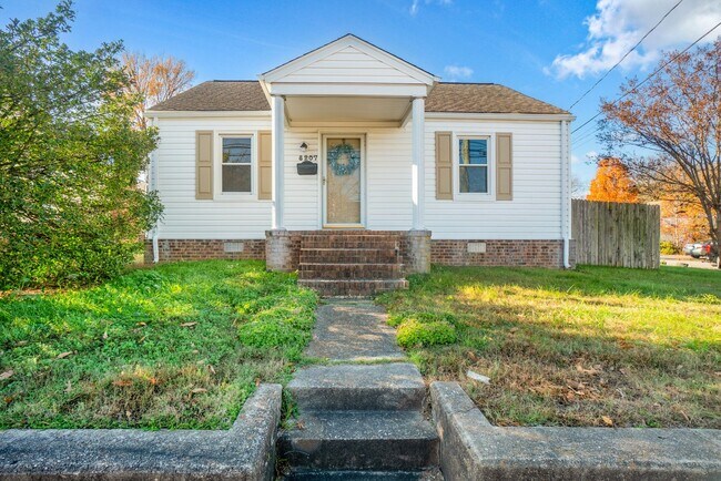 Foto del edificio - 2 Bed 1 Bath for Rent in Norfolk