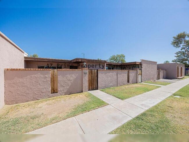 Foto del edificio - 6008 W Augusta Ave