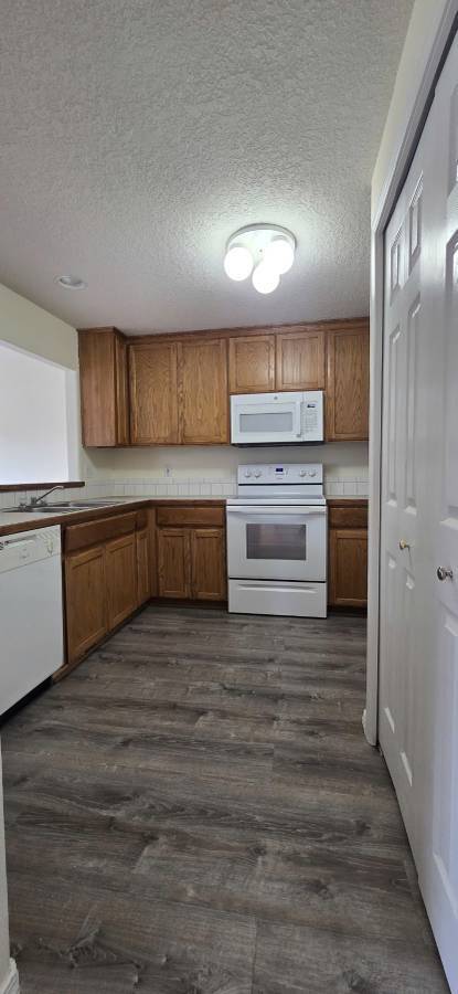 Foto del edificio - 19058 SW Christopher Dr