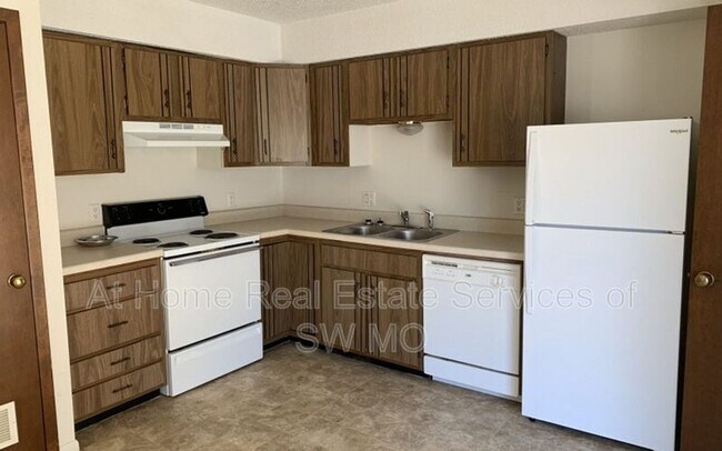 Foto del edificio - 3714 S Farm Rd 135