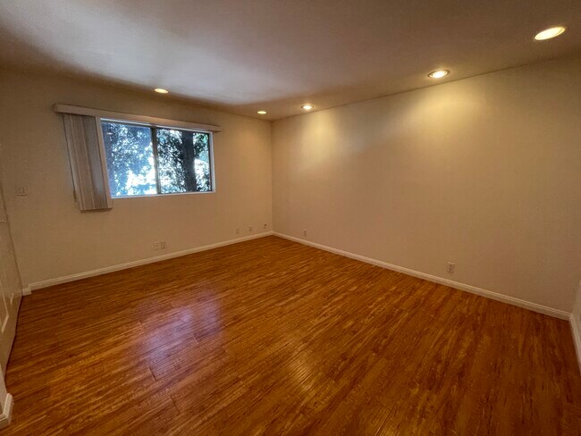 Foto del edificio - 4438 Vesper Ave