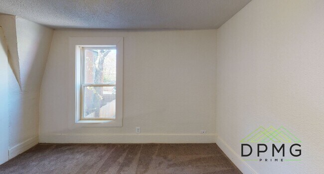 Foto del edificio - 325 E Hillsdale St