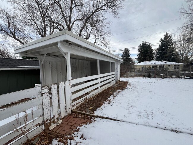 Foto del edificio - Charming 3-Bed Gem in the Heart of Boulder: Modern Upgrades, Fenced Yard, and Convenient Amenities!